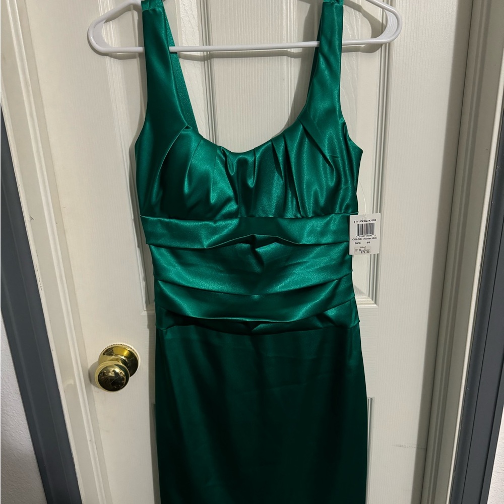 Elegant Green Sleeveless Dress